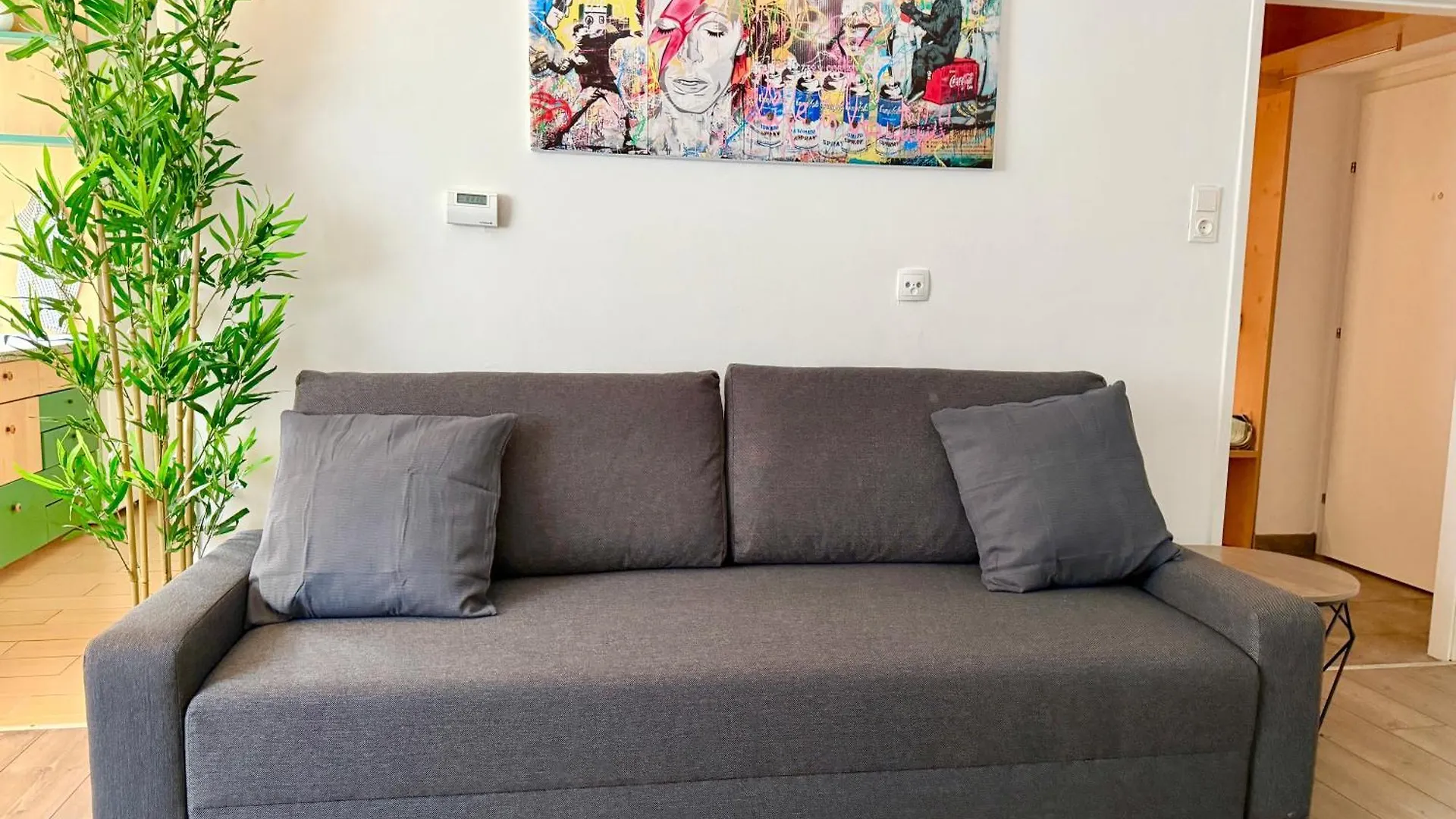 Cosy Apartment Near Airport & Train contacts