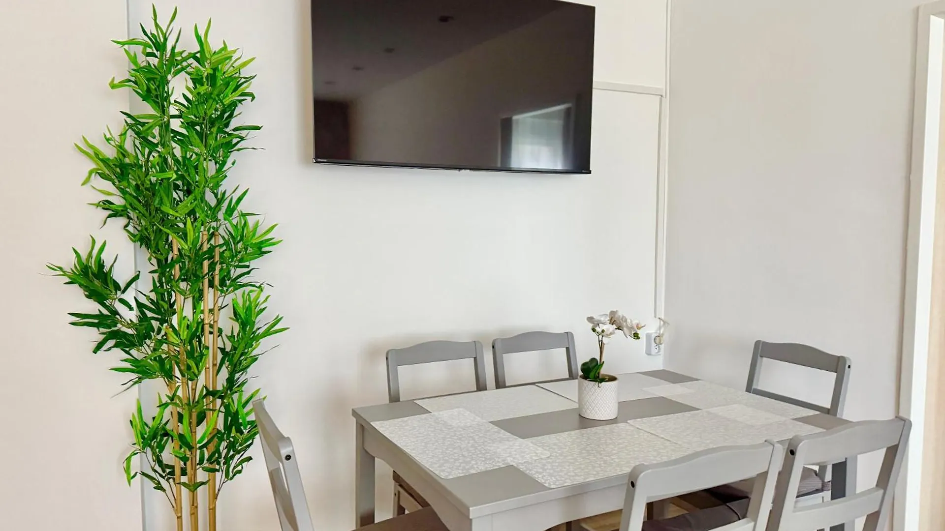 Cosy Apartment Near Airport & Train Schwechat